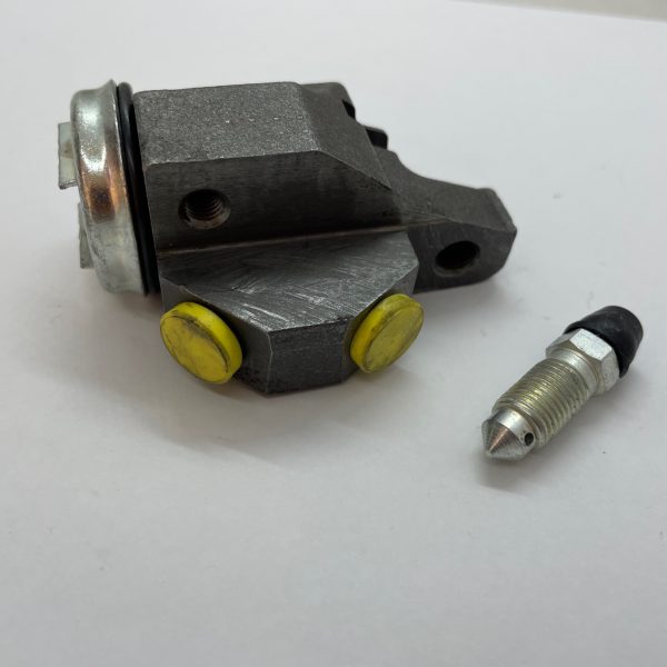 Wheel Cylinder Front (RH), Triumph TR2-3