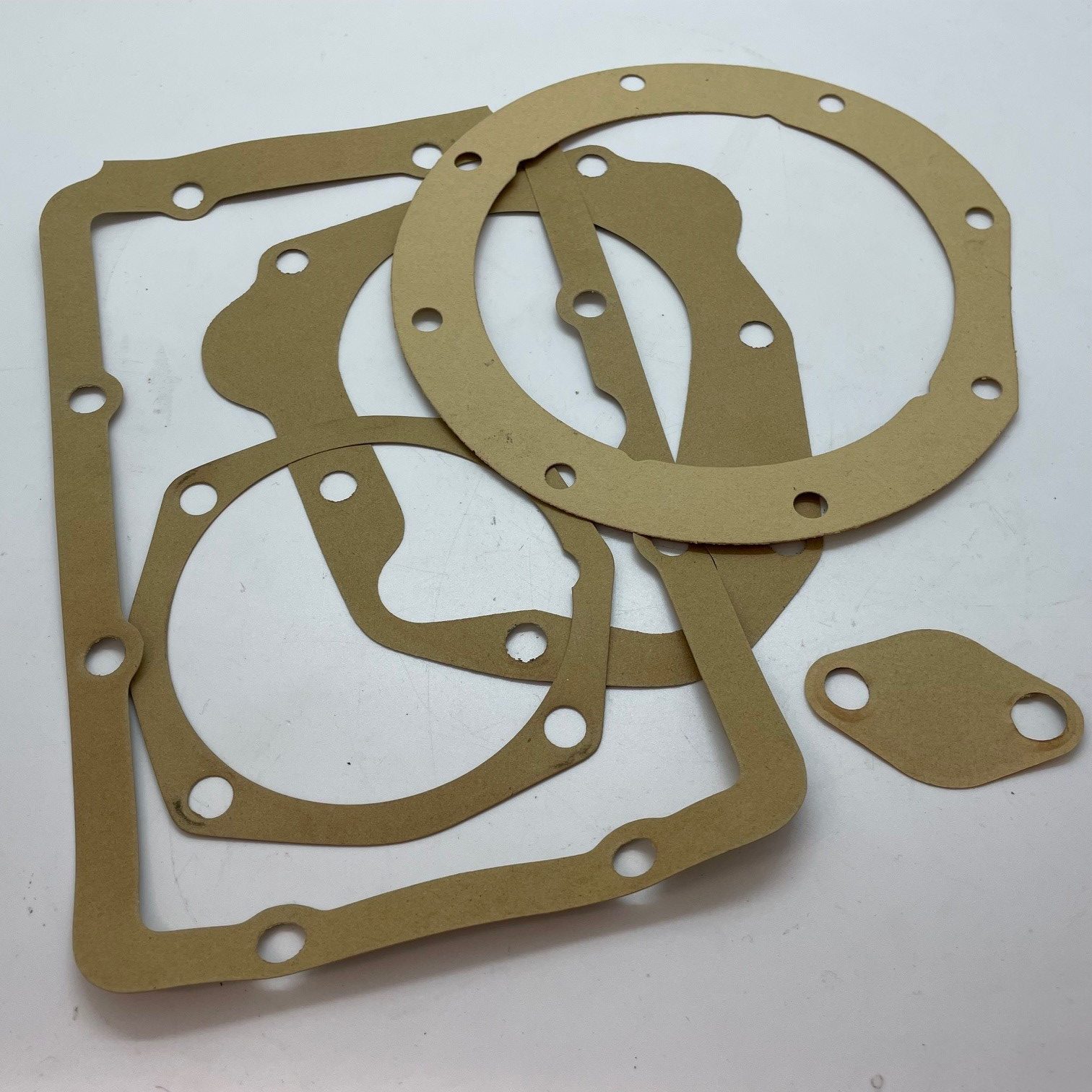 thumbnail image 2 of MGB MGC Gearbox Gasket And Oil Seal Set - Non Overdrive, 4 Synchro - Autogear 13H9213-88G545 2 of 6